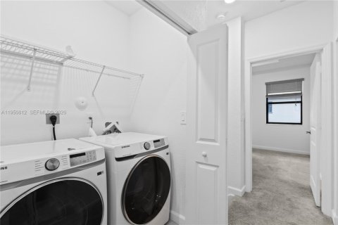 Townhouse in Miami, Florida 3 bedrooms, 123.65 sq.m. № 2054284 - photo 13