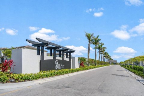 Townhouse in Miami, Florida 3 bedrooms, 123.65 sq.m. № 2054284 - photo 15