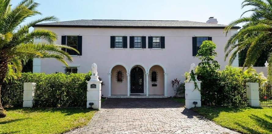 Villa ou maison à Saint Petersburg, Floride 3 chambres, 270.9 m2 № 2212154