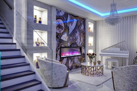 House in Hialeah, Florida 4 bedrooms, 267.37 sq.m. № 2000825 - photo 15