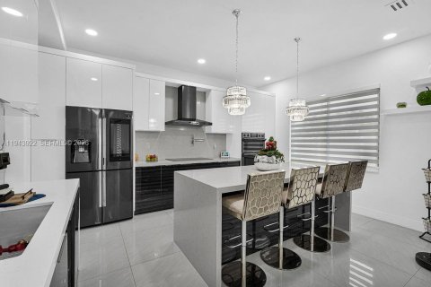 House in Hialeah, Florida 4 bedrooms, 267.37 sq.m. № 2000825 - photo 27