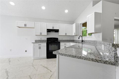 Villa ou maison à louer à Winter Haven, Floride: 4 chambres, 160.54 m2 № 2266815 - photo 10