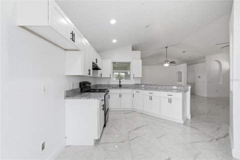 Villa ou maison à louer à Winter Haven, Floride: 4 chambres, 160.54 m2 № 2266815 - photo 12