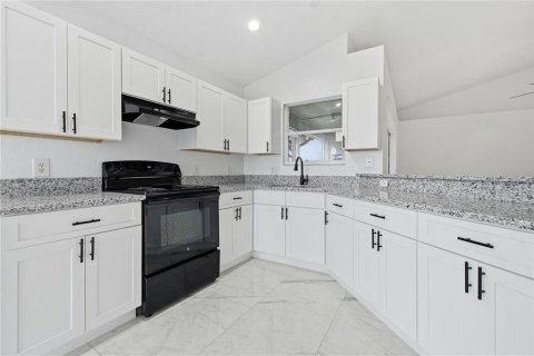Villa ou maison à louer à Winter Haven, Floride: 4 chambres, 160.54 m2 № 2266815 - photo 11