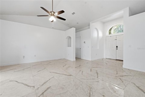 Villa ou maison à louer à Winter Haven, Floride: 4 chambres, 160.54 m2 № 2266815 - photo 8