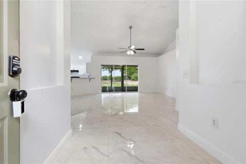 Villa ou maison à louer à Winter Haven, Floride: 4 chambres, 160.54 m2 № 2266815 - photo 3