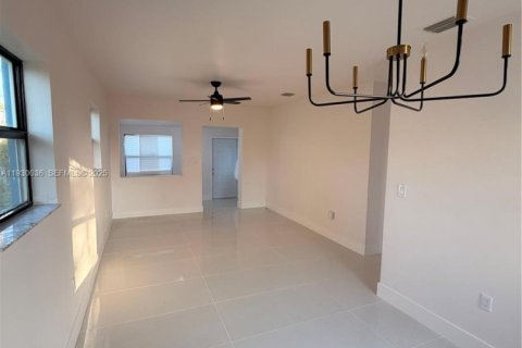 Villa ou maison à vendre à Fort Lauderdale, Floride: 3 chambres, 97.36 m2 № 1988894 - photo 11