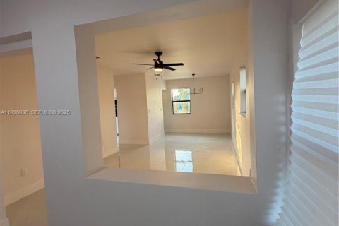 Villa ou maison à vendre à Fort Lauderdale, Floride: 3 chambres, 97.36 m2 № 1988894 - photo 12