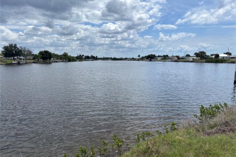 House in Port Charlotte, Florida 3 bedrooms, 212.37 sq.m. № 2130052 - photo 4