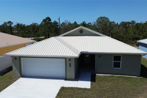House in Punta Gorda, Florida 3 bedrooms, 137.5 sq.m. № 1512584 - photo 2