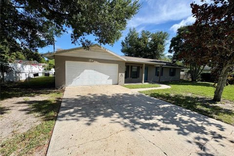 Casa en alquiler en Eustis, Florida, 3 dormitorios, 122.63 m2 № 1912995 - foto 1