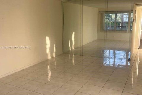 Condo in Boca Raton, Florida, 2 bedrooms № 2060144 - photo 2