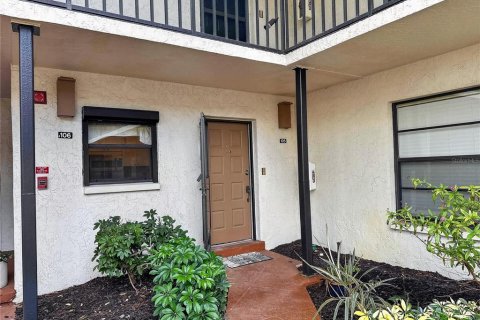 Apartamento en alquiler en Naples, Florida, 2 dormitorios, 99.59 m2 № 2094650 - foto 2