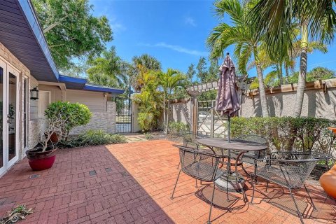 Villa ou maison à louer à Sarasota, Floride: 4 chambres, 204.38 m2 № 2101291 - photo 9