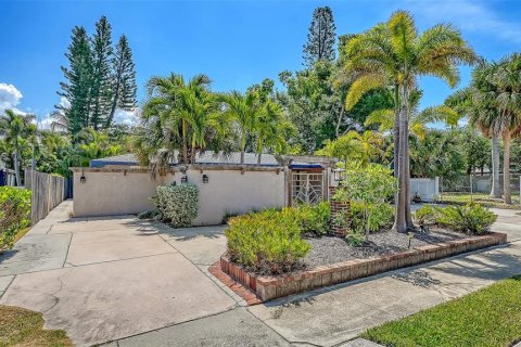 Villa ou maison à louer à Sarasota, Floride: 4 chambres, 204.38 m2 № 2101291 - photo 3