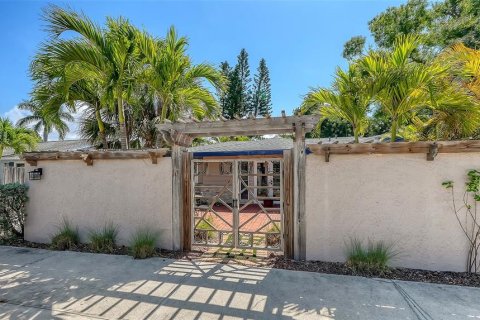Villa ou maison à louer à Sarasota, Floride: 4 chambres, 204.38 m2 № 2101291 - photo 6