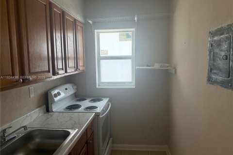 House in Miami, Florida 2 bedrooms, 92.9 sq.m. № 2052767 - photo 6