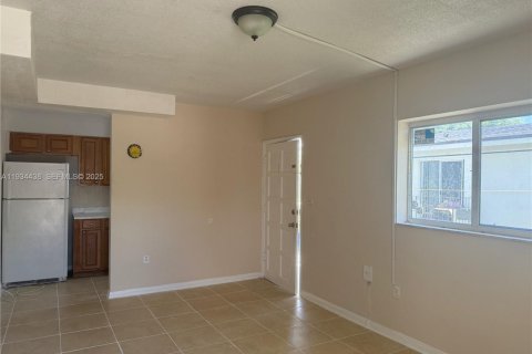 House in Miami, Florida 2 bedrooms, 92.9 sq.m. № 2052767 - photo 8