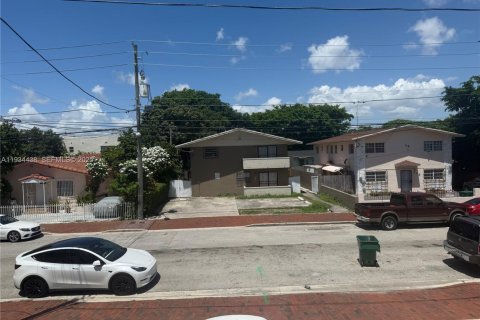 House in Miami, Florida 2 bedrooms, 92.9 sq.m. № 2052767 - photo 11