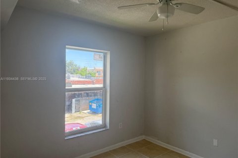 House in Miami, Florida 2 bedrooms, 92.9 sq.m. № 2052767 - photo 13