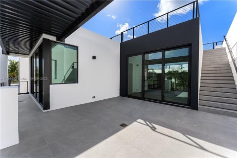 Купить виллу или дом в Майами, Флорида 4 спальни, № 1997824 - фото 12