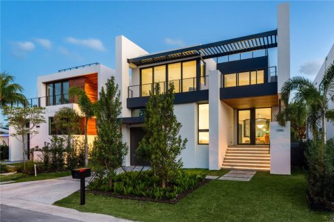 Дом в Майами, Флорида 4 спальни № 1997824