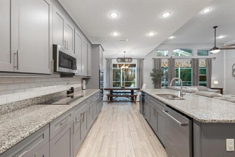 Casa en venta en Pinellas Park, Florida, 5 dormitorios, 296.92 m2 № 2383355 - foto 10