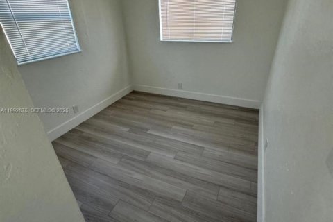 Commercial property in Opa-locka, Florida 111.48 sq.m. № 2062807 - photo 5