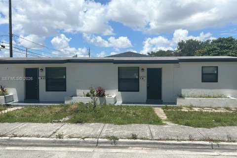 Commercial property in Opa-locka, Florida 111.48 sq.m. № 2062807