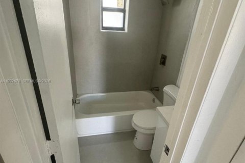 Commercial property in Opa-locka, Florida 111.48 sq.m. № 2062807 - photo 8