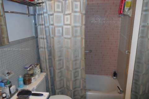 Купить кондоминиум в Бей-Харбор-Айлендс, Флорида 1 спальня, 85.38м2, № 2015197 - фото 12