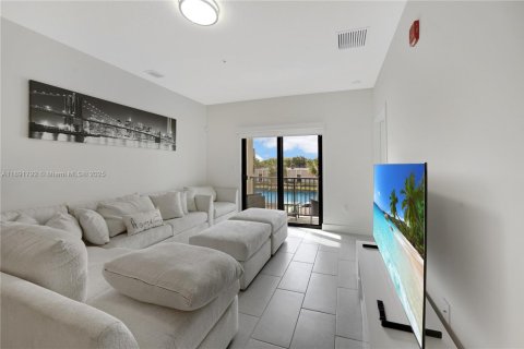 Copropriété à vendre à Doral, Floride: 3 chambres, 104.42 m2 № 1943737 - photo 3