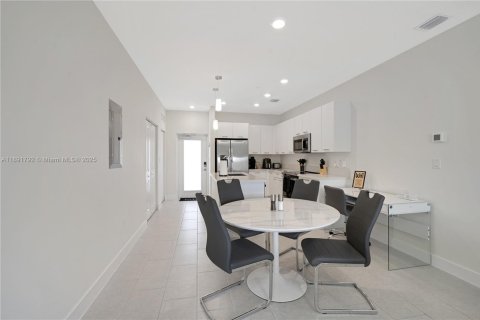Copropriété à vendre à Doral, Floride: 3 chambres, 104.42 m2 № 1943737 - photo 6