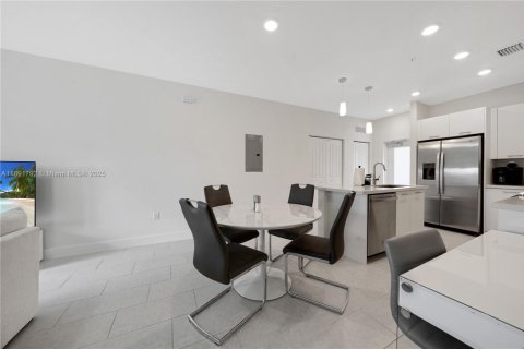 Copropriété à vendre à Doral, Floride: 3 chambres, 104.42 m2 № 1943737 - photo 10