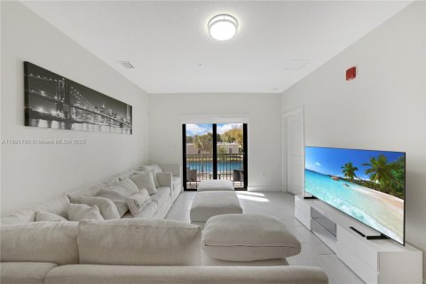 Copropriété à vendre à Doral, Floride: 3 chambres, 104.42 m2 № 1943737 - photo 2