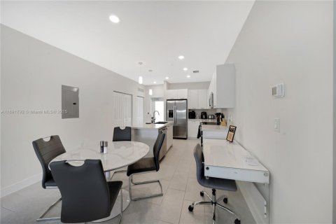 Copropriété à vendre à Doral, Floride: 3 chambres, 104.42 m2 № 1943737 - photo 9
