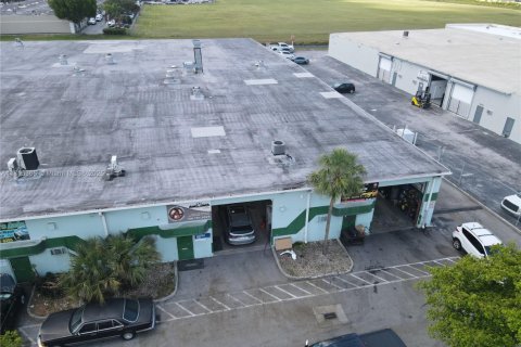 Commercial property in Cutler Bay, Florida № 1777592 - photo 2