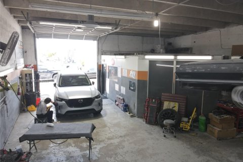 Commercial property in Cutler Bay, Florida № 1777592 - photo 18