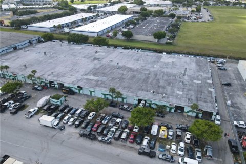 Commercial property in Cutler Bay, Florida № 1777592 - photo 3