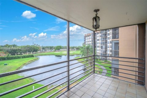 Condo in Pembroke Pines, Florida, 2 bedrooms  № 1764016 - photo 5