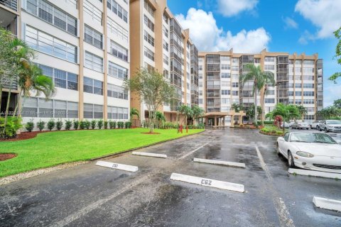 Condo in Pembroke Pines, Florida, 2 bedrooms  № 1764016 - photo 13