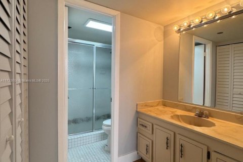 Condo in Pembroke Pines, Florida, 2 bedrooms  № 1764016 - photo 9