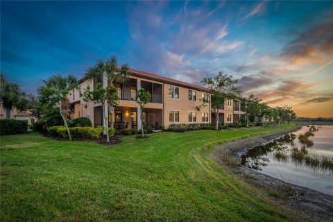 Condominio en Venice, Florida, 2 dormitorios  № 2098387