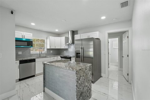 Villa ou maison à louer à Sarasota, Floride: 3 chambres, 156.17 m2 № 2432590 - photo 14