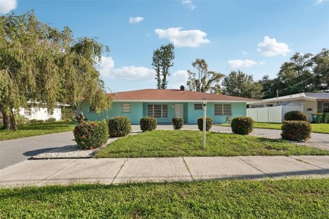 Villa ou maison à louer à Sarasota, Floride: 3 chambres, 156.17 m2 № 2432590 - photo 6