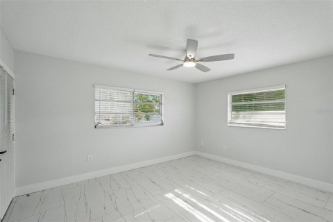 Villa ou maison à louer à Sarasota, Floride: 3 chambres, 156.17 m2 № 2432590 - photo 19