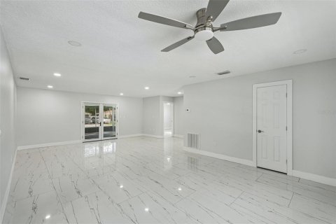 Villa ou maison à louer à Sarasota, Floride: 3 chambres, 156.17 m2 № 2432590 - photo 11