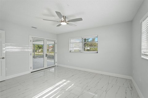 Villa ou maison à louer à Sarasota, Floride: 3 chambres, 156.17 m2 № 2432590 - photo 22