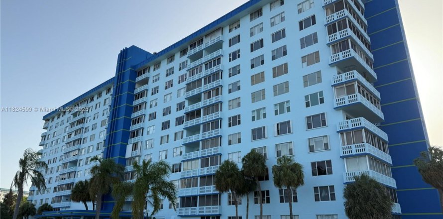 Condominio en Hollywood, Florida, 2 dormitorios № 1790418