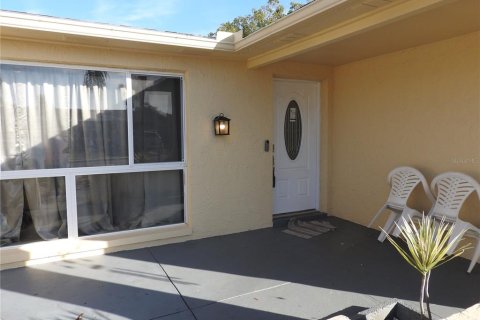 House in Holiday, Florida 3 bedrooms, 129.41 sq.m. № 2115810 - photo 3